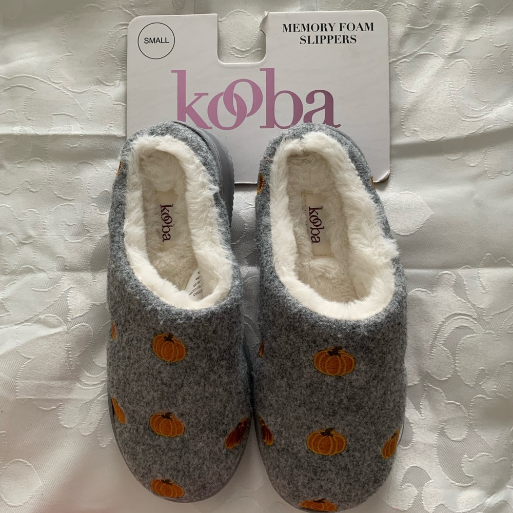 Kooba woman’s memory foam slippers New size small 5-6